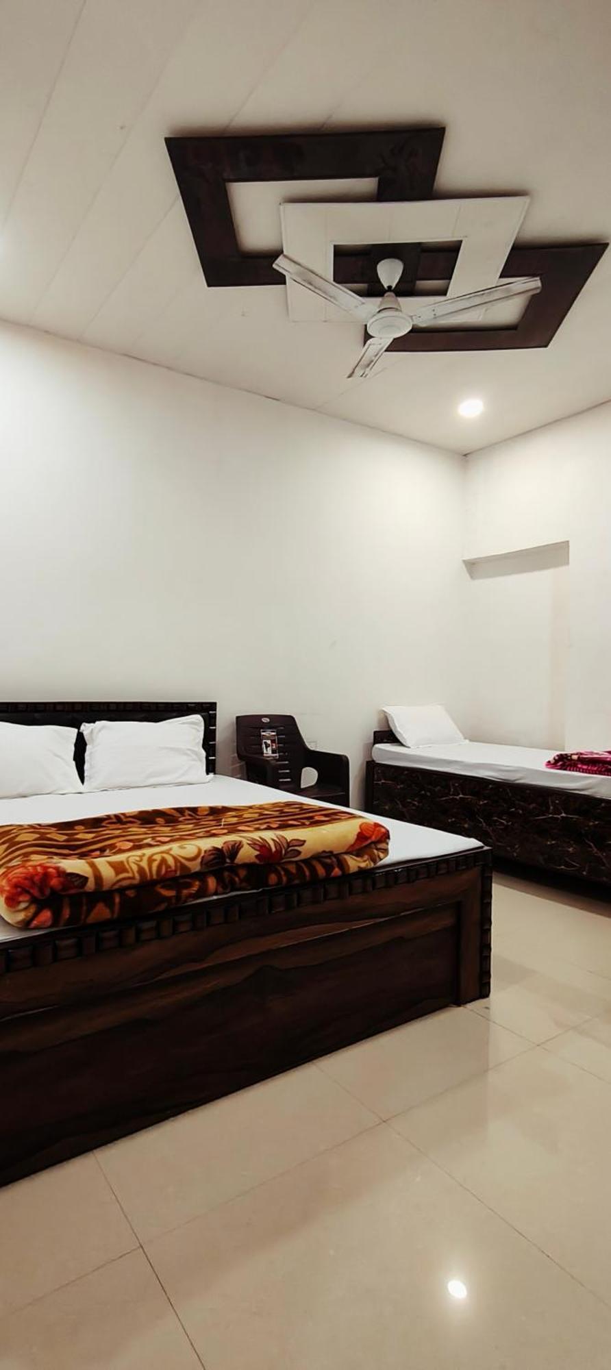 Madhuri Guest House Варанаси Экстерьер фото