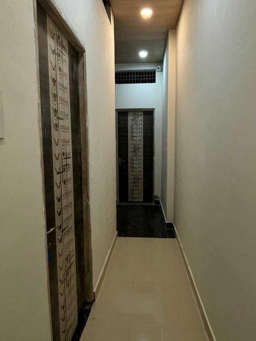 Madhuri Guest House Варанаси Экстерьер фото